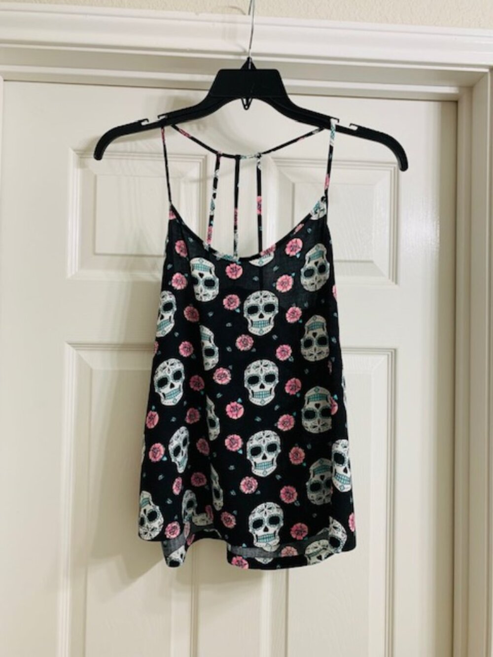 No Boundaries Black Sugar Skull T-Back Shirt, Size M (Juniors)
